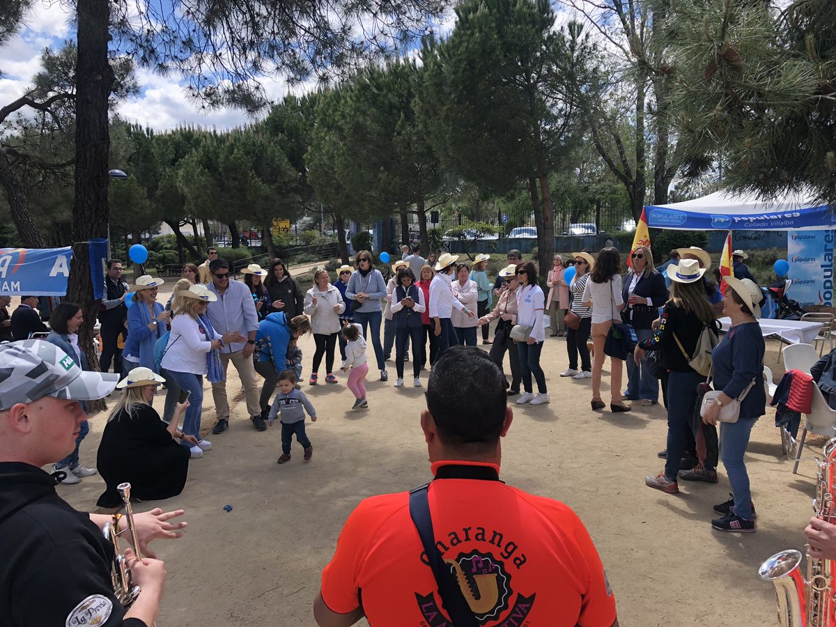 ppcvillalba's tweet photo. Gran fiesta del @ppcvillalba en el Parque de las Eras, estamos en un momento crucial para #colladovillalba! No podemos #volveratras. Nuestros vecinos necesitan un gobierno serio y responsable. #VotaPP #ConMariolaSI https://t.co/gGuHXWeMUh