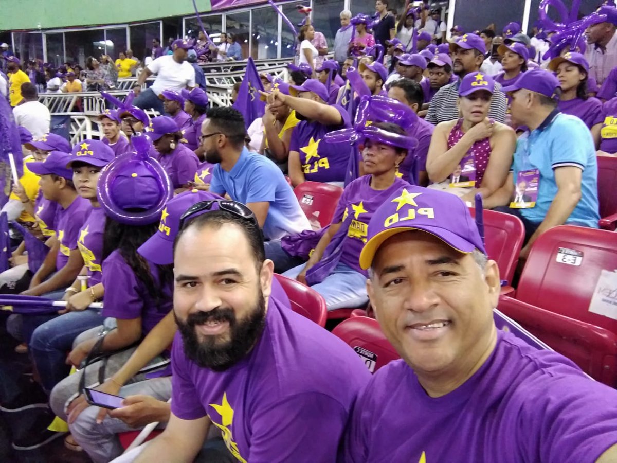 DMINNOVACION16's tweet photo. @PLDenlinea DN APOYANDO GOBIERNO @DaniloMedina #DaniloInnovacion #DNSiempreConDanilo https://t.co/sApdubbX0e