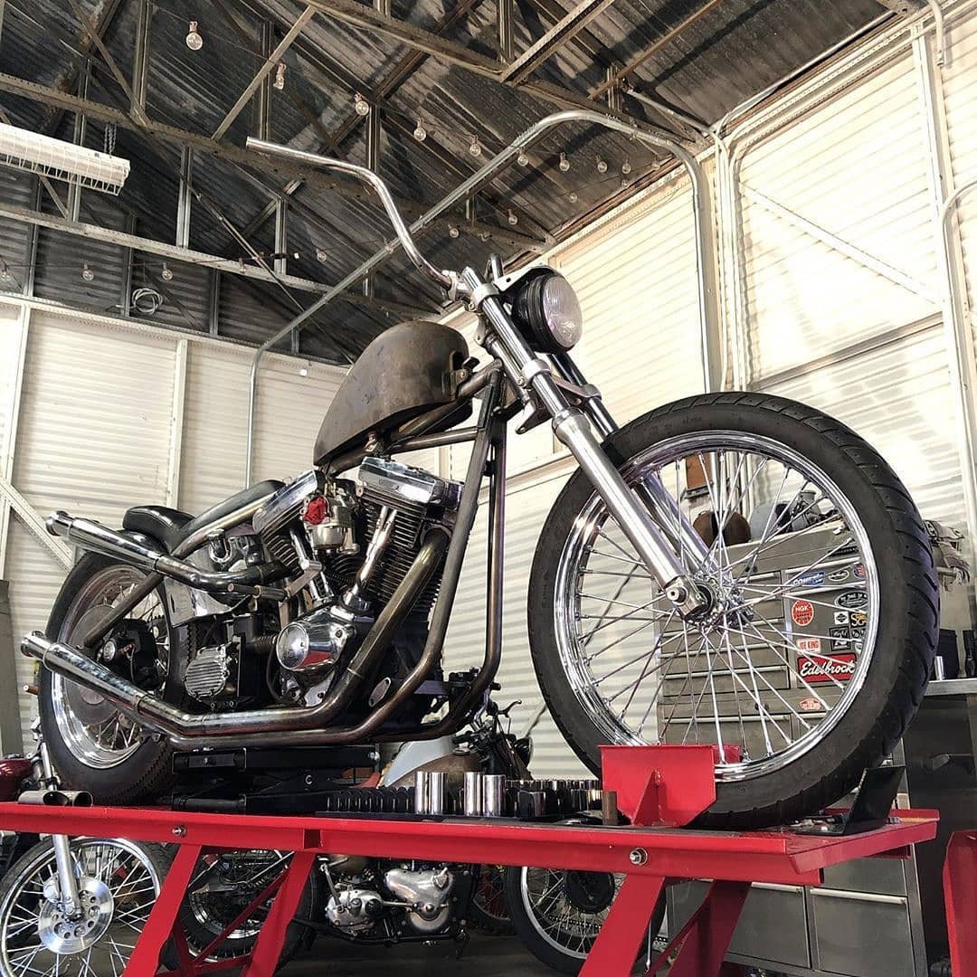chopcult's tweet photo. We love where @olive_street_specials is heading with this evo chop for @jawschulz. Give them a follow for updates 👍 #chopcult #olive_street_specials #builttoride #instagood #harleydavidson #evo #chopper https://t.co/2eBCkPAvhz https://t.co/B6QZBWHojE