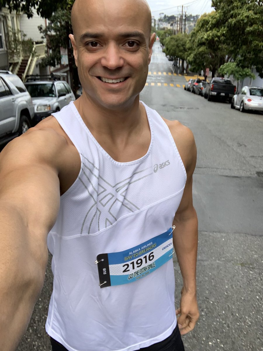 usroutefitness's tweet photo. Run first then hang with friends is my style. I don’t like to carry my phone during the event so here is my before photo for the 2019 Bay 2 Breakers! #run #runner #baytobreakers #bay2breakers #b2b2019 #sanfrancisco #healthy #fit #fitness #cardio #endurance #enduranceathlete https://t.co/XtgNPRpAoe