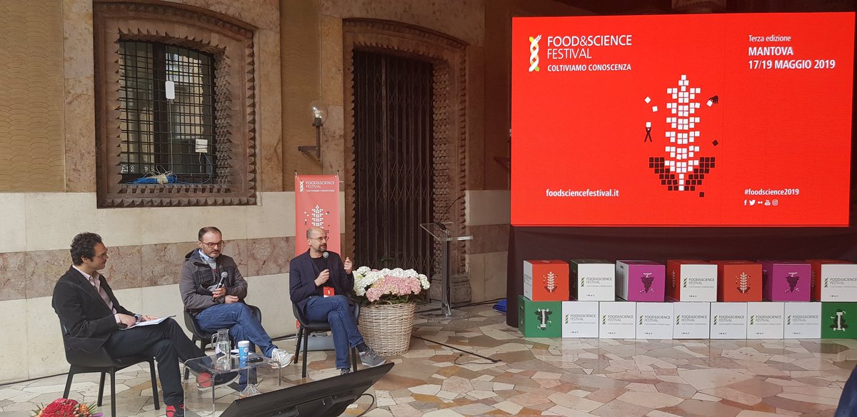 foodsciencefest's tweet photo. Con @MauroMandrioli e Maurizio Morbiato parliamo dell'utilizzo della Blockchain nella filiera alimentare #foodscience2019 #mfs2019 https://t.co/S25r4GqcCb