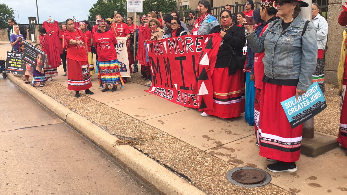 CRSHColonialism's tweet photo. Ponca City, OK police &amp; locals were on some of our relatives’ feeds claiming that we trashed the area during the #MMIW march &amp; some said that the police should run us over. CC was there &amp; we did NOT harm the land! More photos/videos soon. #FOGCon #PoncaFightsBack #NativeTwitter https://t.co/ZJ8PkFKgPQ