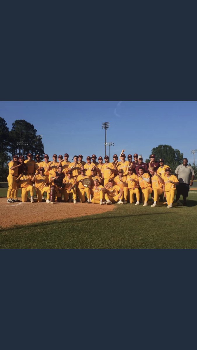 ArtofSaksa's tweet photo. Congratulations to @coachavie @Coach_Izz30 and the PRCC Wildcats for their regional win... the River rolls to JUCO World Series and I couldn’t be happier for you! #RRR https://t.co/KEuHz2CHFi
