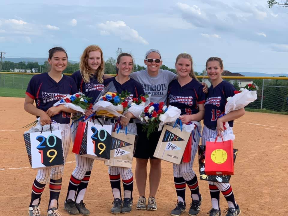 PatriotsSftbll's tweet photo. Happy Graduation Day to these amazing young ladies! ❤️🥎💙 I’m so proud of you for all you have done on and off the field 🎉 #AlwaysFamily #ProudDay #FinishStrong https://t.co/tgZSlKuoGo