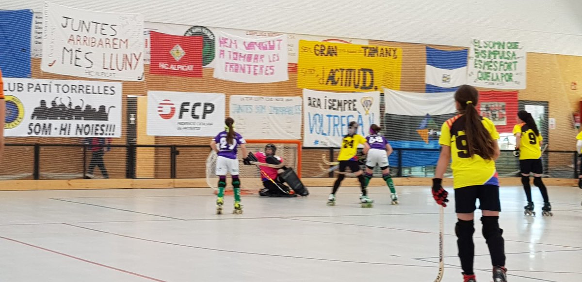 FCPatinatge's tweet photo. #OKFem14CAT 

Semifinal 2
@Hoqueisarda 2 - 5 @CHMataro 

El @CHMataro jugarà la final contra el @cpvoltrega a les 18.15h

#hoqueipatins #esportfemení https://t.co/iEfZQXWumc