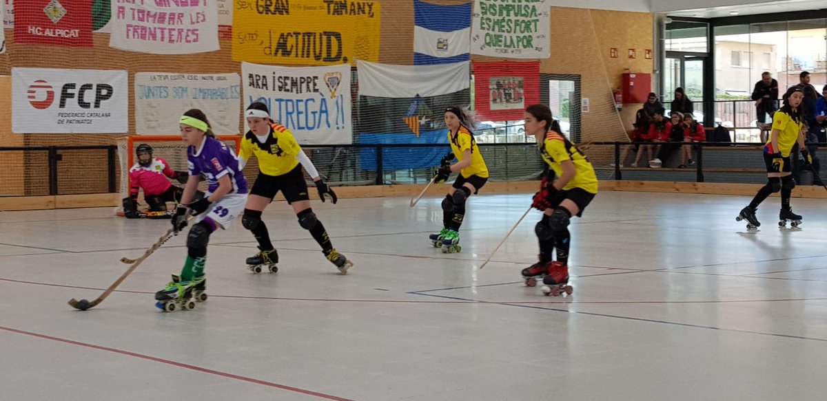 FCPatinatge's tweet photo. #OKFem14CAT 

Semifinal 2
@Hoqueisarda 2 - 5 @CHMataro 

El @CHMataro jugarà la final contra el @cpvoltrega a les 18.15h

#hoqueipatins #esportfemení https://t.co/iEfZQXWumc
