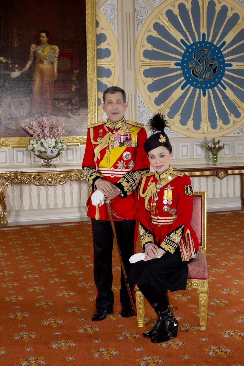 ARMdhiravath's tweet photo. พระบาทสมเด็จพระเจ้าอยู่หัว พระราชทานพระบรมฉายาลักษณ์และพระบรมฉายาลักษณ์ ฉายคู่กับ
สมเด็จพระนางเจ้า ฯ พระบรมราชินี จำนวน 8 พระรูป สำหรับเชิญพระบรมฉายาลักษณ์ไปเผยแพร่ เพื่อเฉลิมพระเกียรติ เนื่องในโอกาสสำคัญต่างๆสามารถดาวน์โหลดได้ที่เว็บไซต์กรมประชาสัมพันธ์ https://t.co/KdMZOFee96 https://t.co/xhthrs4FZl
