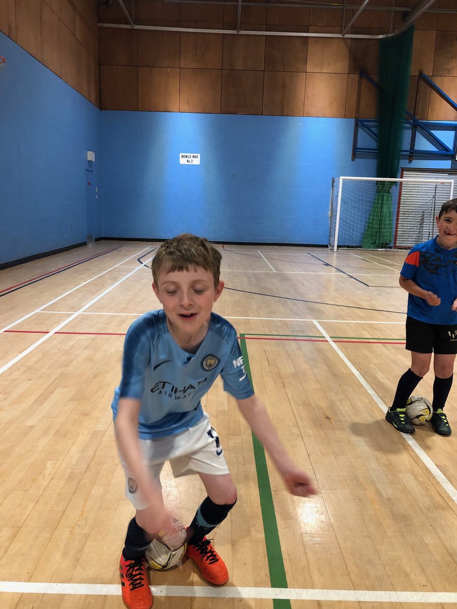 UKFutsalAcad's tweet photo. This was before the final yesterday...I bet the City win didn’t bring Sam as much joy as practicing rainbow flicks 🌈⚽️
⚪️🔴🔵
#Skills #Training
#LTPD #EnglandDNA #Futsal #UKFA #PreAcademy #Garstang #Preston #Catterall #Nateby #Cockerham #Bilsborrow #Barton
#Football #grassroots https://t.co/Nf8D5MVWL4