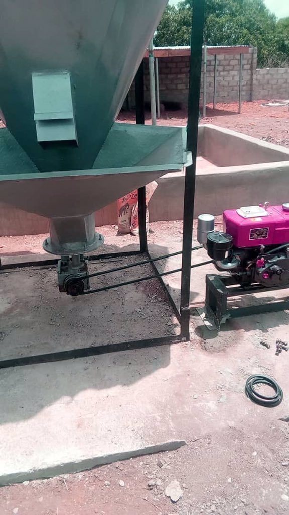 OlawaleJRFarms's tweet photo. After pilot production and good feedback from buyers- we are taking off officially at our feedmill project and our production focus for now is #LayersMash, we are open to add more poultry farmers to our clients, FREE DELIVERY to Kwara and Oyo states. #Agribusiness https://t.co/X6T3Of9M65