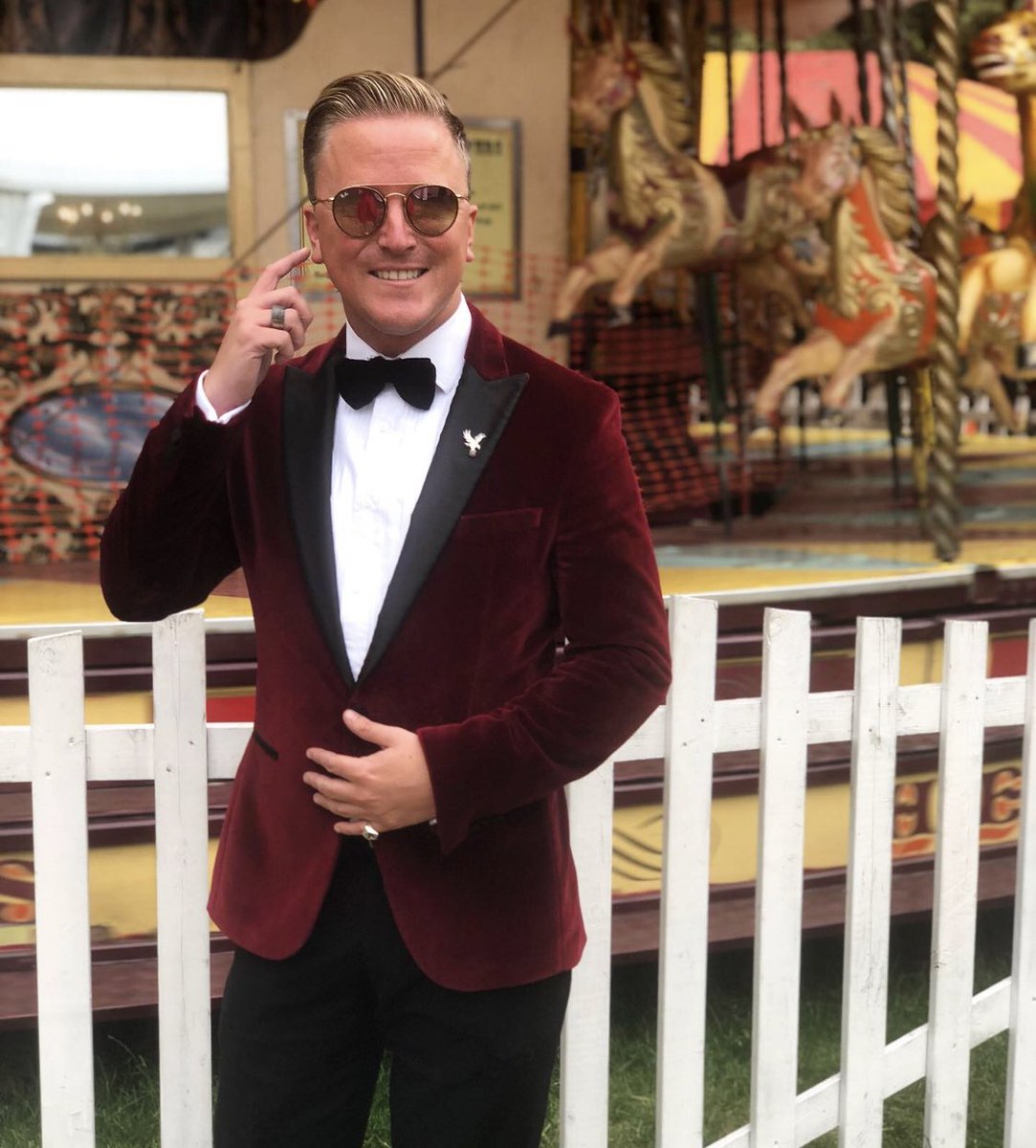 AndrewMartyniuk's tweet photo. 👂🏻 Do more listening than talking. Looking forward to @retailjeweller #UKJA19. @thejewellerycut Live up for best consumer event and @JRSahyoun up for young designer of the year. 🤞 #jewellery #tjclive #thejewellerycut #jewelry #jsay #julienroadsahyoun #jewelleryawards https://t.co/UHrDnc9pcb