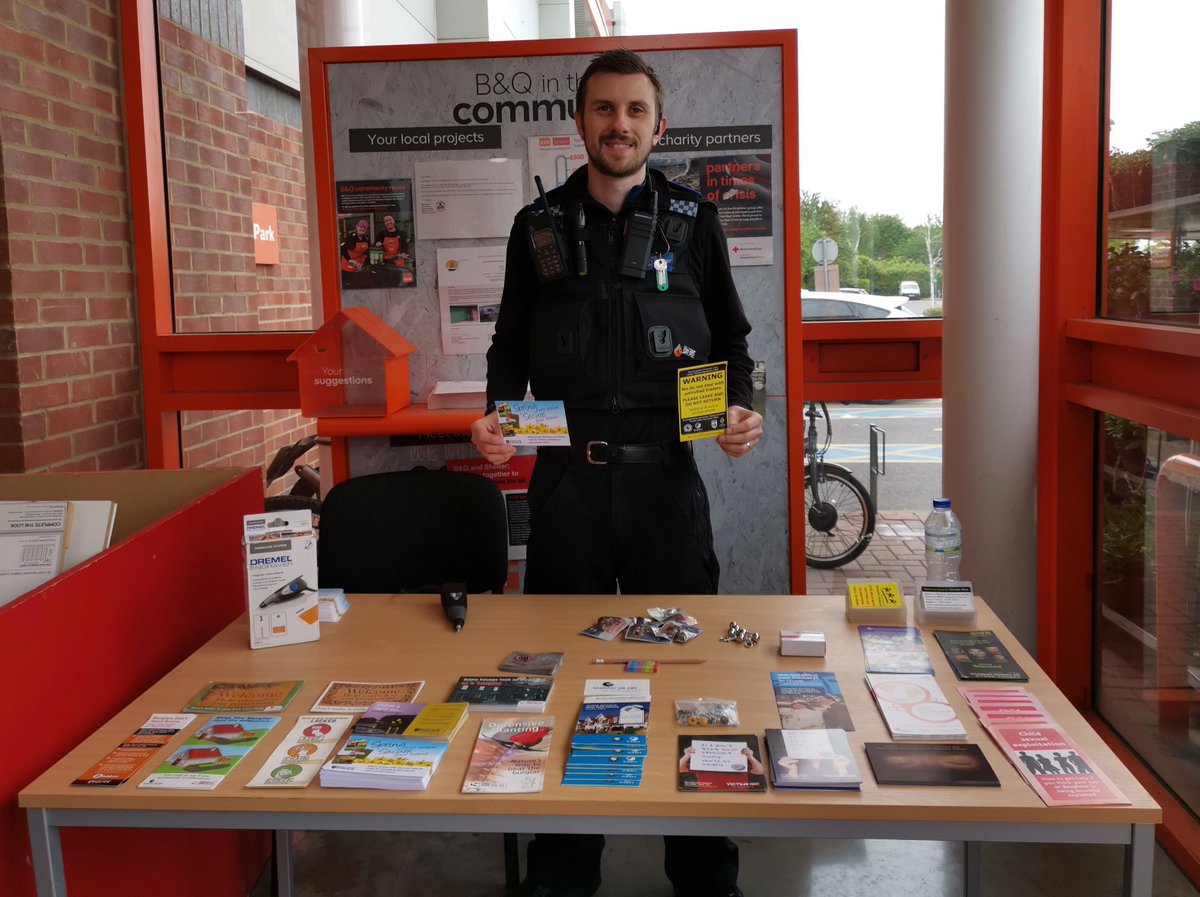 TVP_Bucks's tweet photo. PCSO Perkins is at B&Q on Vale Park Drive until 12:30 today offering crime prevention and property engraving #TagThatTool #MakeItUnique #SpringIntoAction #C6926 #C6648 https://t.co/raHwREBNgx