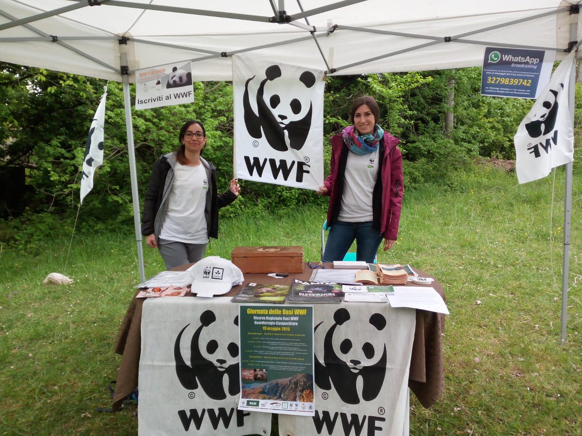 WWFMolise's tweet photo. Martina e Sara del @WWF_YOUng accolgono i visitatori dell'Oasi WWF-Riserva Naturale Regionale Guardiaregia-Campochiaro #Molise #giornataoasi @WWFitalia @WWFOasi https://t.co/0ghy6T2k52