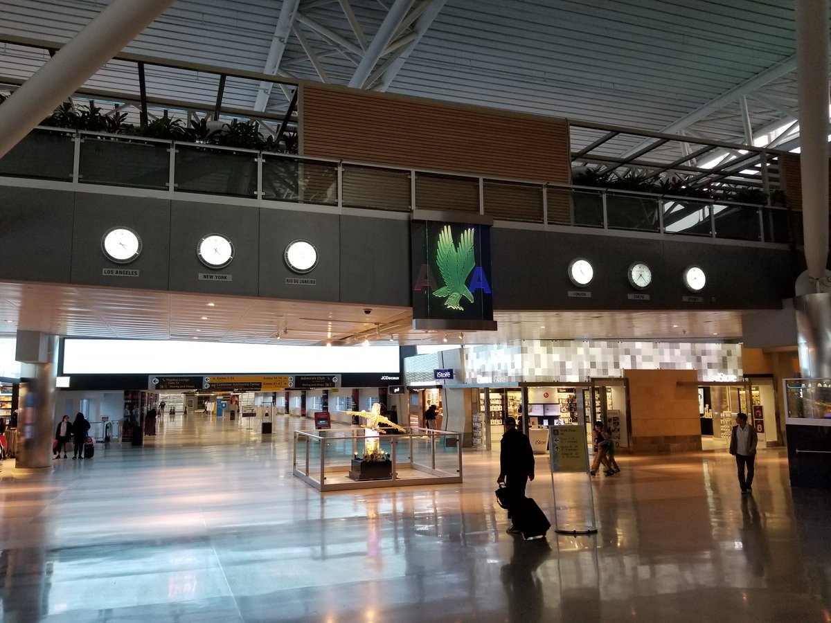 JohnLukeNYC's tweet photo. Made To @JFKairport #Terminal8
@AmericanAir #BreakfastTime Now! https://t.co/0BqYxWFv2M