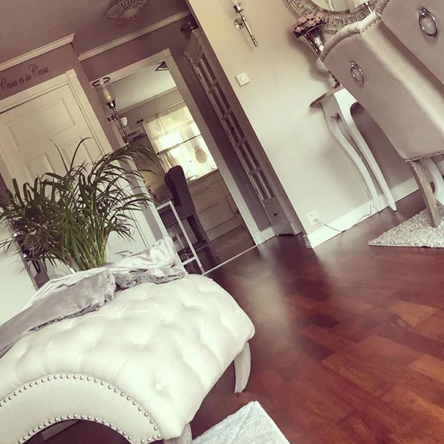classiclivingno's tweet photo. #Repost @benedictes_home
Livingroom view to the kitchen☘️ #interiorforinspo #lovelyhomes #interior4inspo #classyhomes #classicliving #decaration #interior #realwoodfloor #parkett #merbau#ram https://t.co/jFJbBnpUMR https://t.co/NvMCfNMhmC