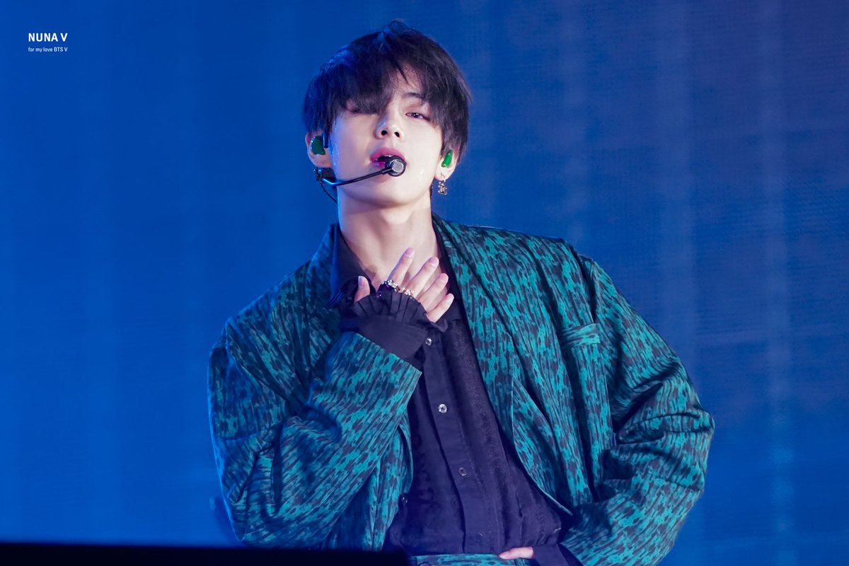 onlytaevv's tweet photo. #Singularity100M #OurloveV_싱귤1억뷰_축하해 @BTS_twt https://t.co/8Z1UttLbQu