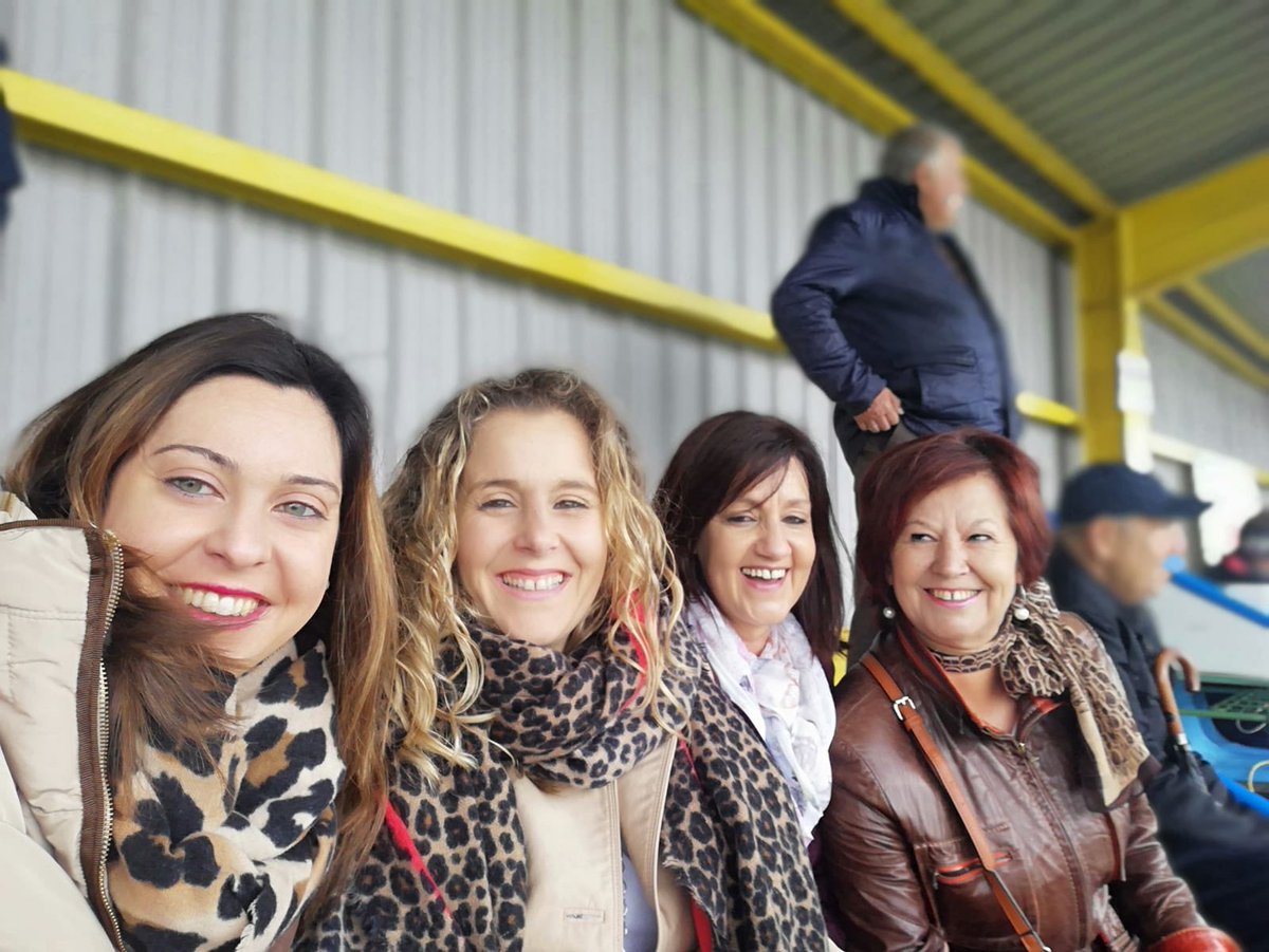 pp_bezana's tweet photo. Partido de fútbol femenino entre las selecciones de Cantabria y Asturias; nuestras concejalas Marta, Rebeca, María José y Ani apoyando el deporte en Bezana y el fútbol femenino. https://t.co/NenAlzDlLU