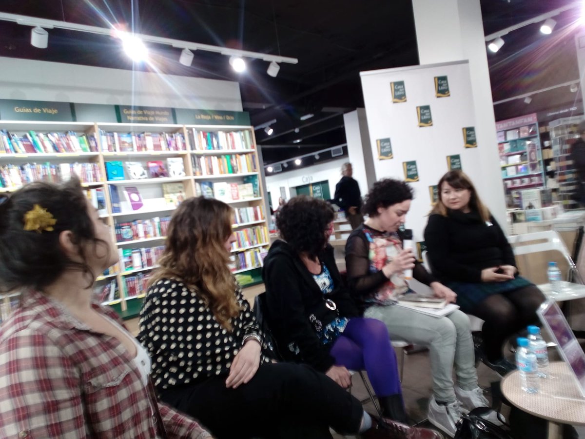 alohaeditorial's tweet photo. Ayer, @GPavinski y Libertad Ballester, autora e ilustradora de #Hedor, y Sylvia Ortega, @LaBaudelaira , @pv_eva y Valle Camacho, autoras e ilustradora de #SWSB, estuvieron en @casadellibro #Logroño hablando de #literatura #pulp <3 https://t.co/sbJs4gbfu5