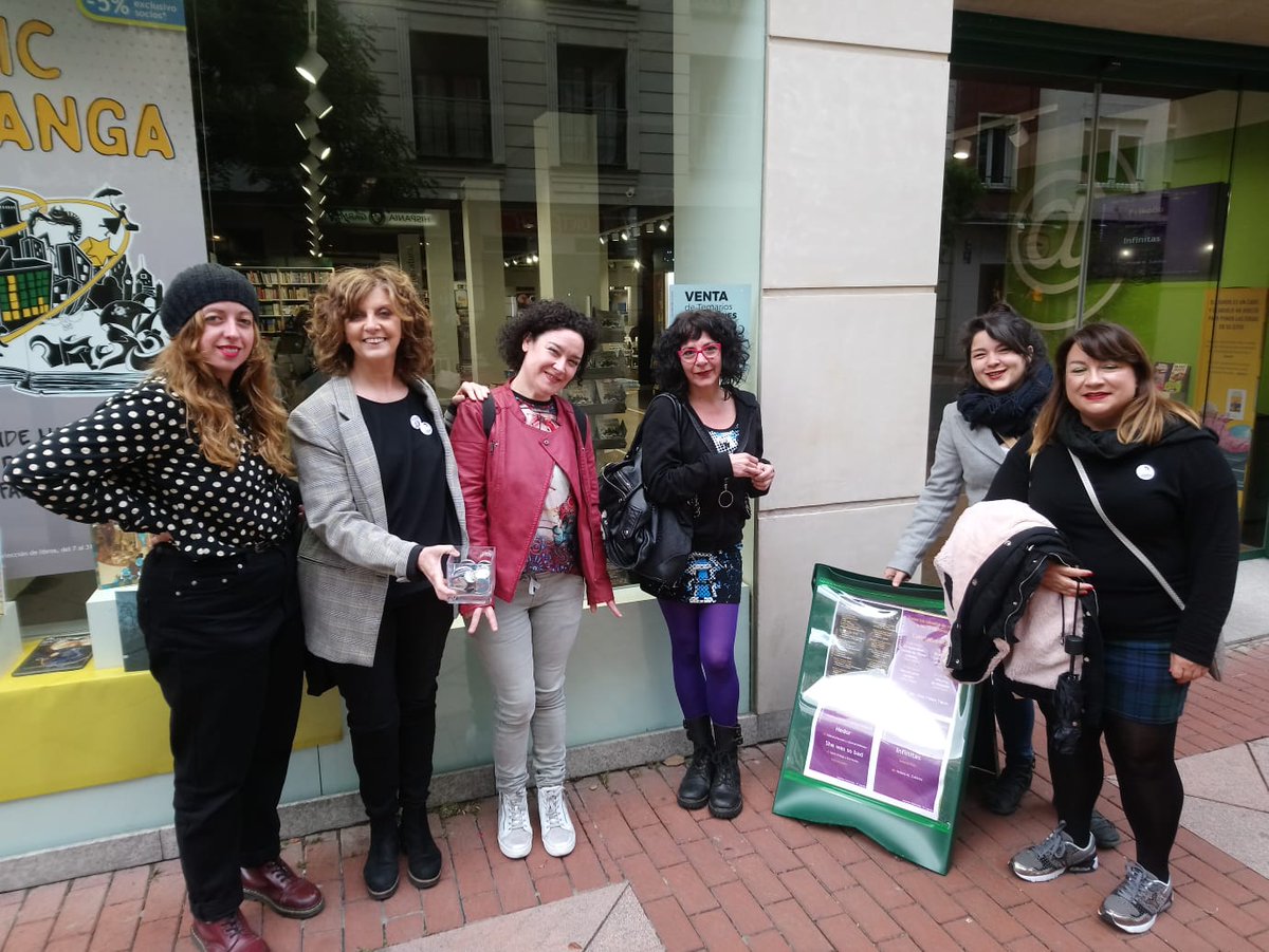 alohaeditorial's tweet photo. Ayer, @GPavinski y Libertad Ballester, autora e ilustradora de #Hedor, y Sylvia Ortega, @LaBaudelaira , @pv_eva y Valle Camacho, autoras e ilustradora de #SWSB, estuvieron en @casadellibro #Logroño hablando de #literatura #pulp <3 https://t.co/sbJs4gbfu5