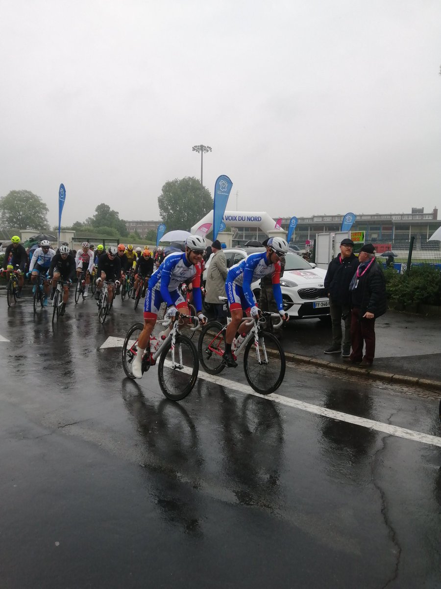 GDael's tweet image. C'est parti ! Les coureurs s'élancent du vélodrome pour cette ultime étape. Reste désormais pour eux à parcourir les 187 kilomètre de course pour rejoindre Dunkerque. #4joursdedunkerque