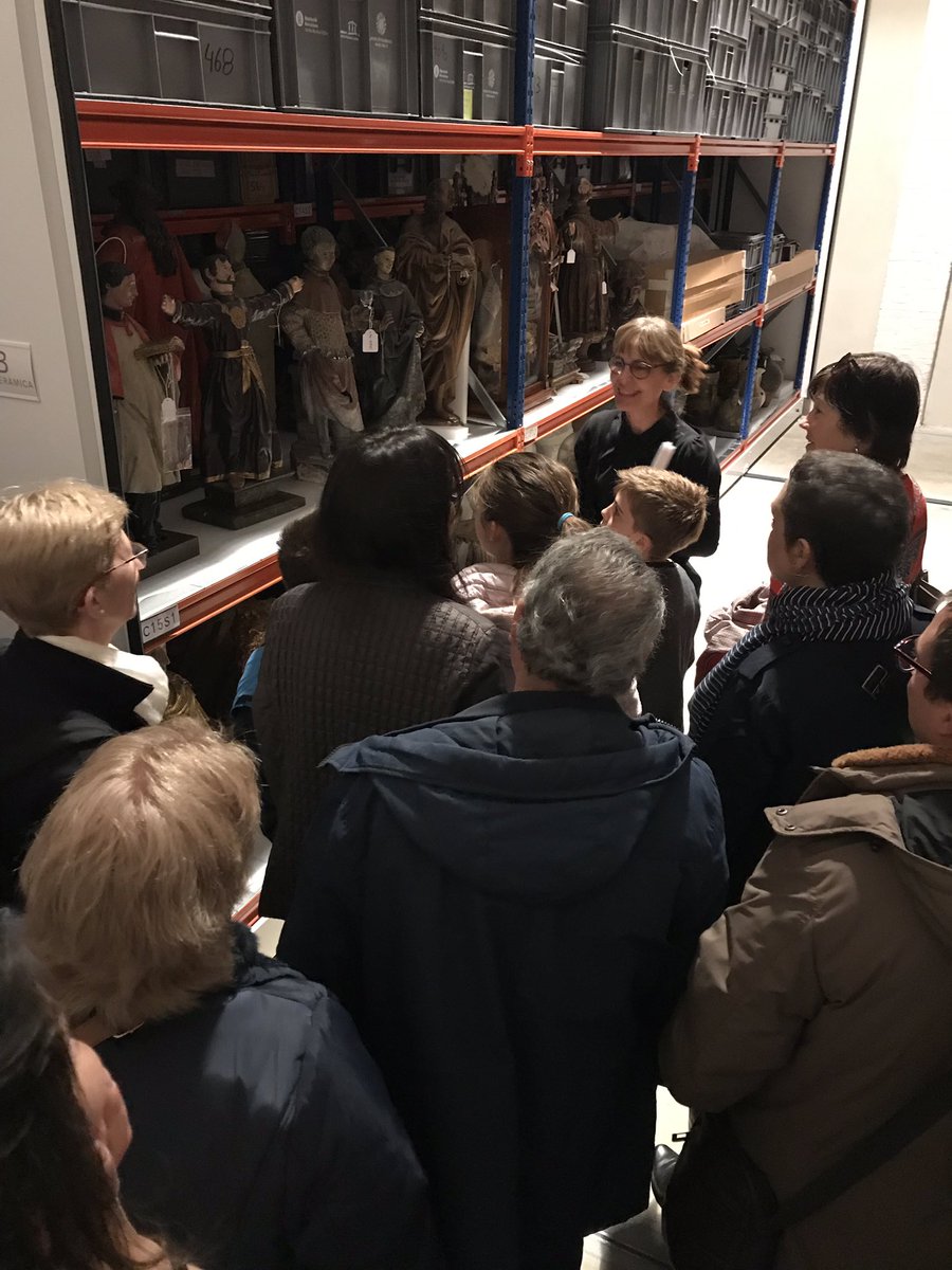 vinseum's tweet photo. Avui el #DIM19 obre les portes de les nostres reserves. La restauradora Carmina Admella ens descobreix els tresors tan ben guardats q @vinseum té a l’antic celler de #CalBerger. https://t.co/BPkA9pdIkK