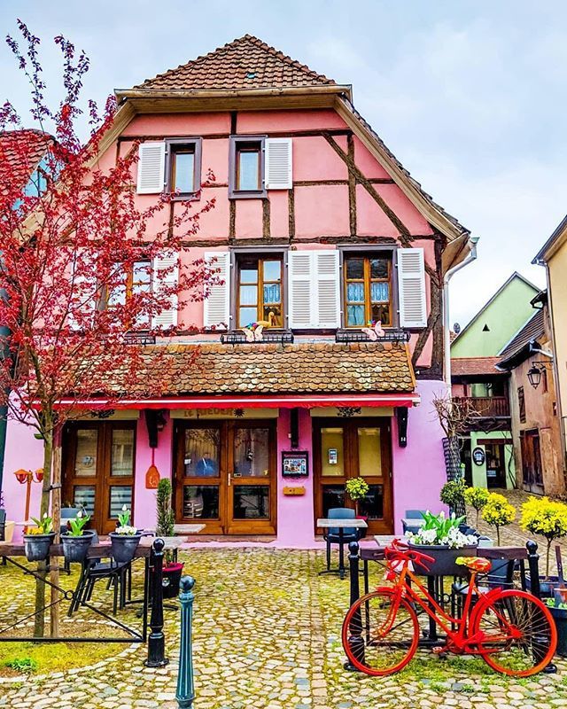 📷 @the.grateful.hobbyist
Sélection <a href="/unefillenalsace/">Céline #UneFilleEnAlsace</a> - - - - - -
Why don't we all have ridiculously colored homes in America? Don't they make you so happy?! 😍

#weloevalsace #alsace #visitkb #kaysersberg #visitalsace