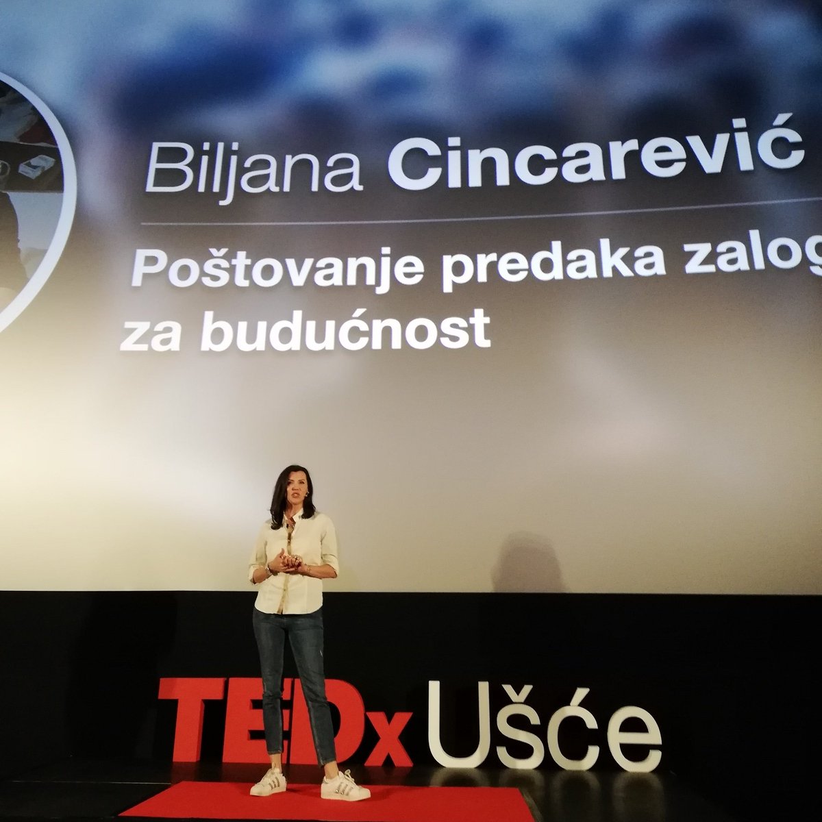 TEDxUsce's tweet photo. Drugi blok pod nazivom "Past &amp; Future" počinje sa govorom @bijouxart.
Temu "Poštovanje predaka zalog za budućnost" ispratite na našem sajtu https://t.co/s3t8NN0fgV putem live stream-a.

#TEDxUšće #tedxusce2019 #welcometothenewage https://t.co/3lwercWopf