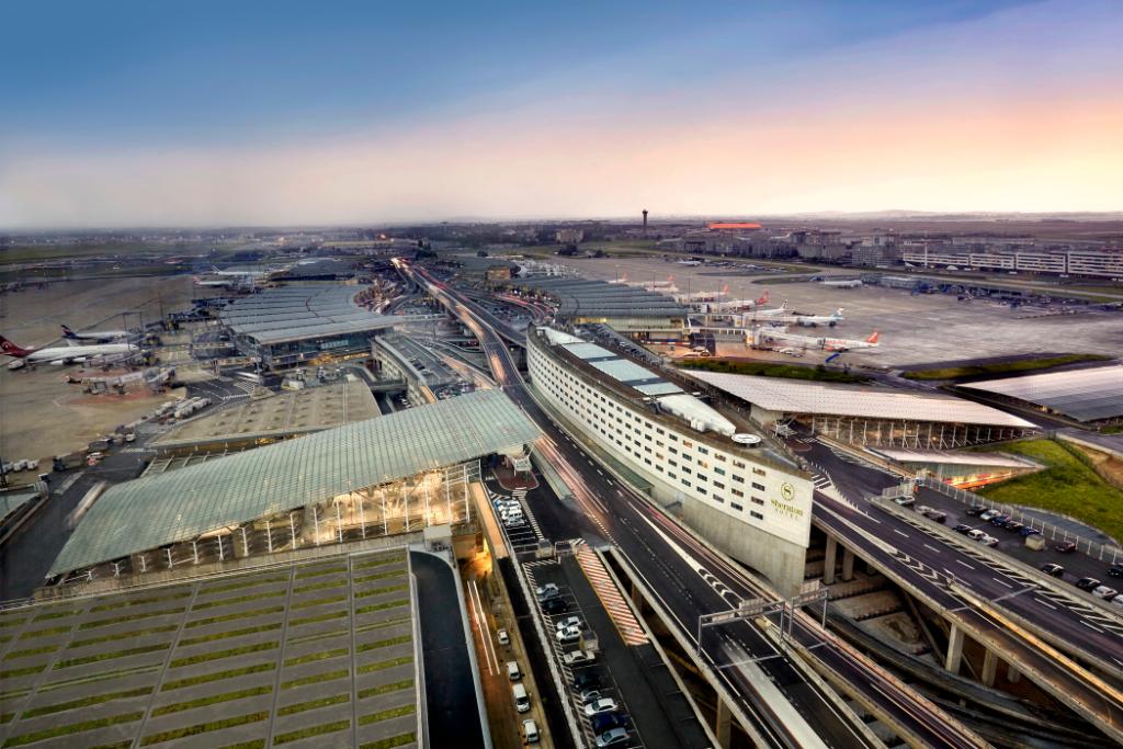SheratonParis's tweet photo. It's time to prepare your summer holidays ! To avoid the stress of the departure, stay at the Sheraton Paris Airport before your flight. The hotel is located close to the gates, right inside the Terminal 2! ✈️ 
#sheratonParis #Airport #Travel #Fligh #Holidays #AirportHotel https://t.co/sa2lUps62P