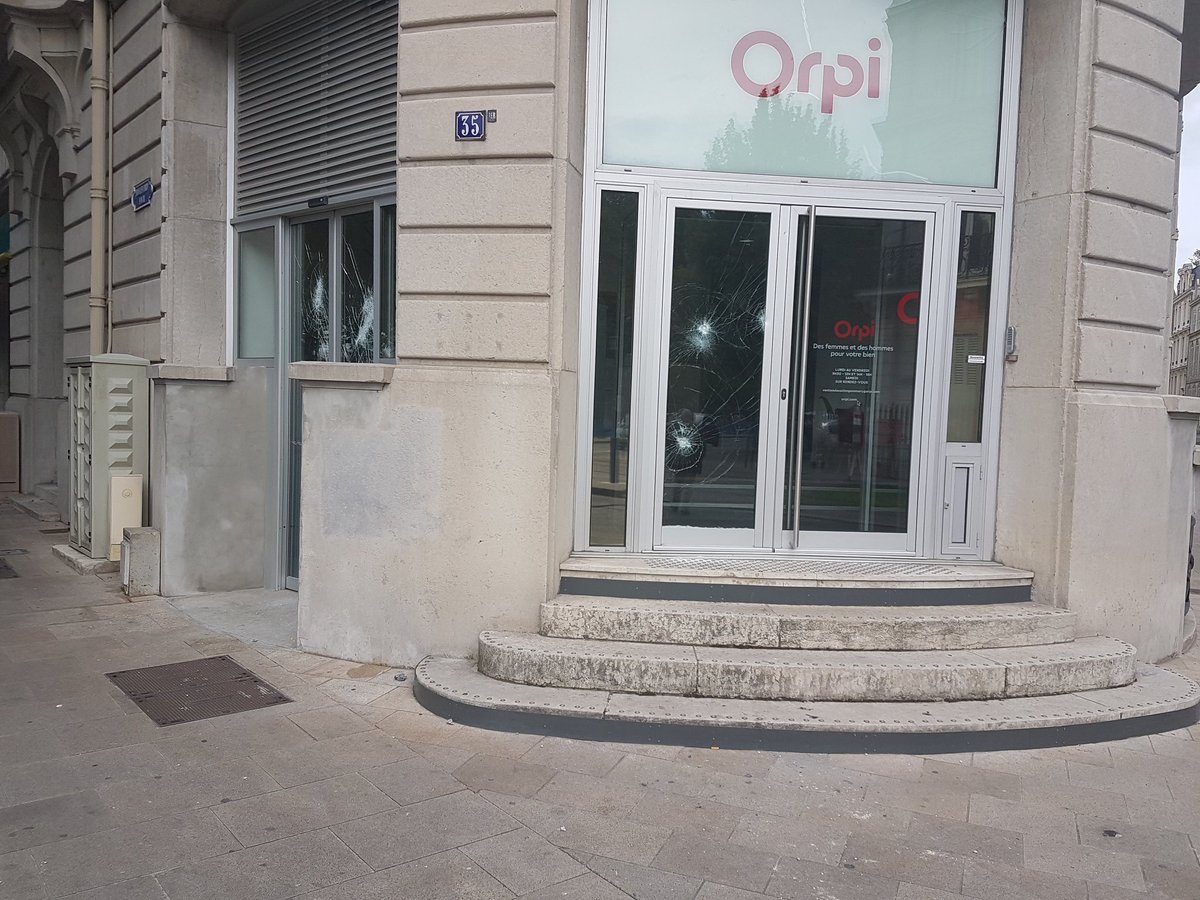 PartenairePro's tweet photo. Soutien à nos confrères @orpireims et @LADRESSEimmo Reims. Rien ne méritait une telle casse gratuite...
@VilledeReims https://t.co/4qMuqOxMAH