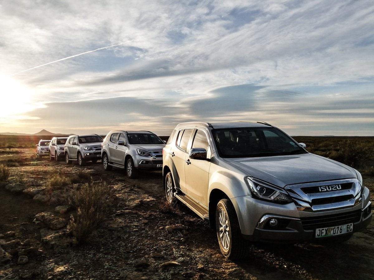 cars_pixels's tweet photo. Ereng mu-X mo ngwaneng???
Good day, petrolheads. This is the most nca ππΎ car picture I've ever snapped. What do you guys think?
#Isuzu #IsuzuSA #Isuzumuxadventure #Adventuretime #Bundubashing #Explore #SouthAfrica #ShortLeft https://t.co/HvFxVWIzsp