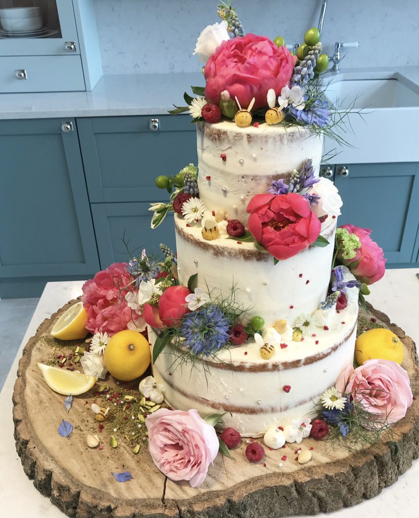 One year since I crEATed this cake and one year since a magical royal  wedding! Happy Anniversary Harry \u0026 Meghan and welcome Archie!🐝🍰🌺✨, image size:828x1024