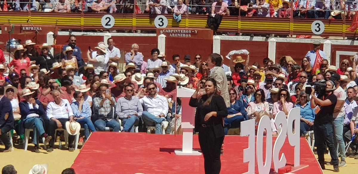 Patri_AcH's tweet photo. Los socialistas de siempre, de la gente.
#SiempreHaciaDelante 
#GuillermoConSeguridad 
#VotaPSOE https://t.co/En85KChd3P