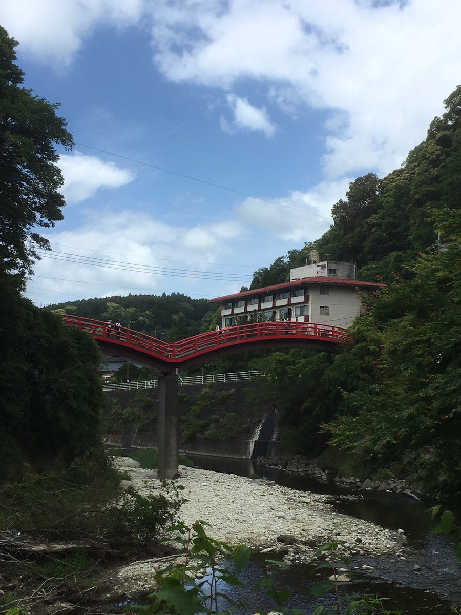 Don Luisperenna 千葉 市原市の養老川にかかる 観音橋 太鼓橋 19年4月に全面リニューアルが完了したばかり 真っ赤 橋の向こうには 立國寺があります O 千葉 市原 養老川 橋 観音橋 太鼓橋 赤 寺 立國寺