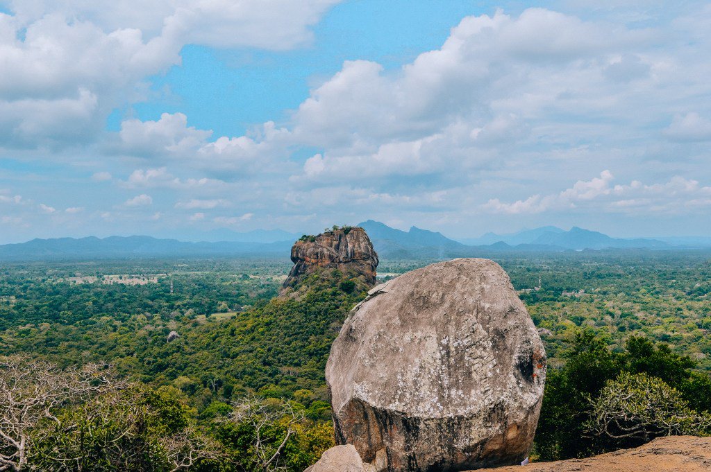monicarazzi's tweet photo. Sigiriya o Pidurangala? Quale roccia panoramica visitare in Sri Lanka https://t.co/QnaiYRE5Lk https://t.co/g9Q9okyD1K