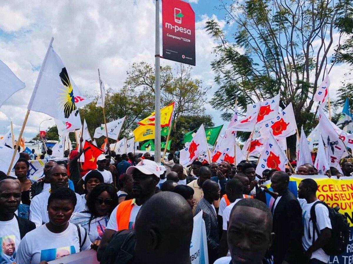 alaunerdc's tweet photo. #Lubumbashi : Mobilisation accueil du gouv. @JacquesKyabula à l'aéroport international de la Luano. 1/3 #AlauneRdc https://t.co/iD1PdMdQPx