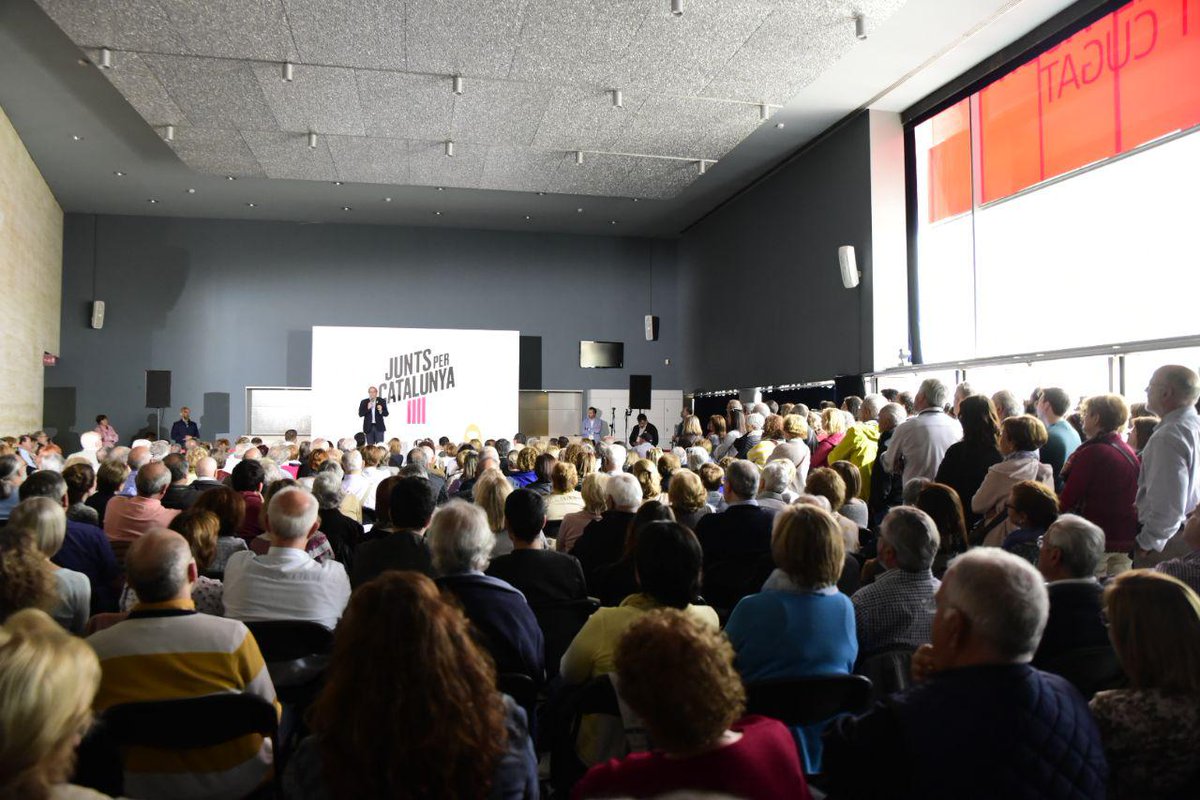 JuntsXCat's tweet photo. ▶️ president @QuimTorraiPla: "El #26M us demanem confiança per tirar endavant, junts, el projecte de l'#1Oct. Si vam ser capaços de fer l'acte de desobediència civil més gran de l'Europa contemporània, què no podrem fer? El #26M omplim les urnes de l'#1Oct, de #JuntsxCat!" https://t.co/tLlciCFfSM