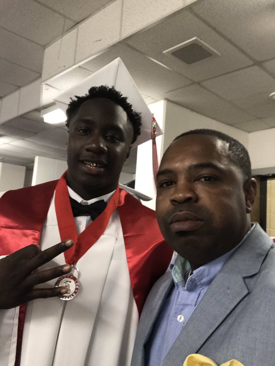 bball_lee's tweet photo. βHeroes get remembered but legends.....β #LL3 https://t.co/Cji9nuLPAZ