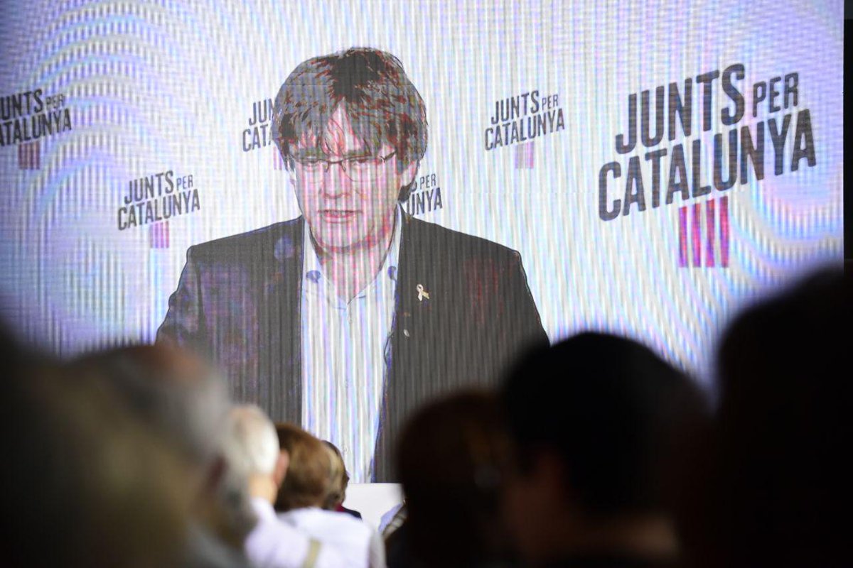 ▶️ president <a href="/KRLS/">krls.eth / Carles Puigdemont</a>: "Des dels municipis i fins al cor d'Europa, hem de fer sentir la veu de l'#1Oct: la vostra veu. Perquè l'#1Oct va ser això: una societat civil cohesionada i determinada i un govern valent. Tots junts al peu del canó per la llibertat"

#JuntsxEuropa
#FemHoJunts