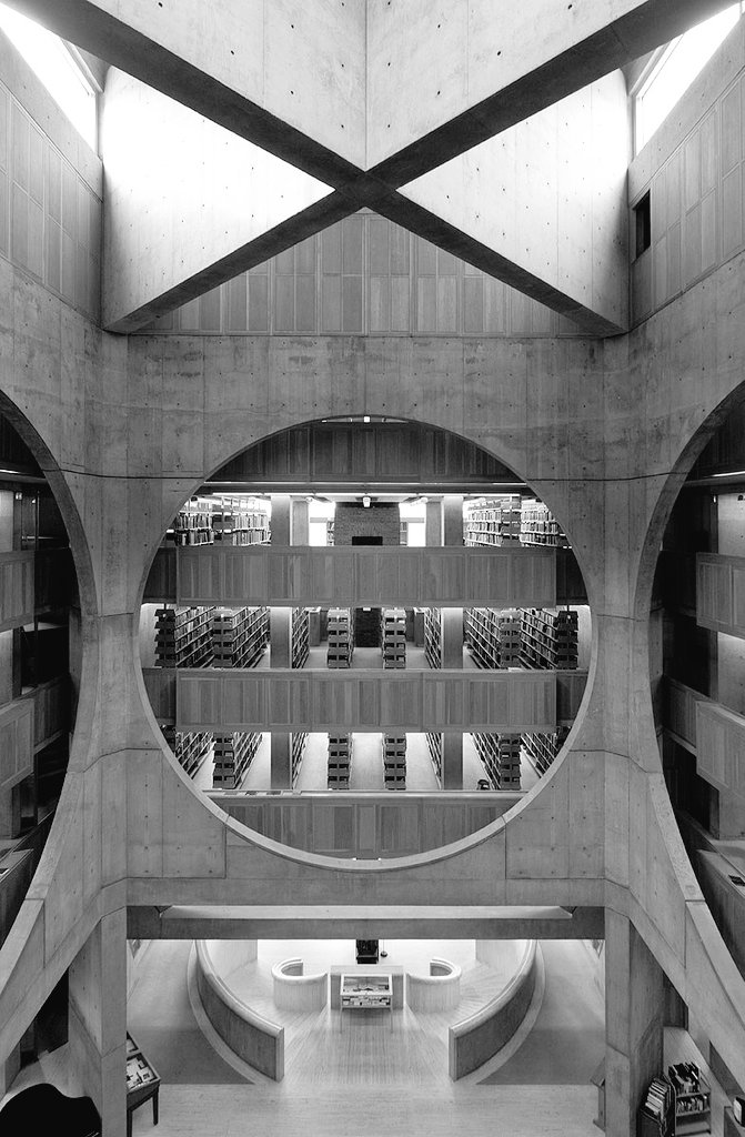 Speedmaster72's tweet photo. "Siento la Luz como el dador de todas las presencias, y el material como Luz gastada. Lo que es hecho por la Luz proyecta una sombra, y la sombra pertenece a la Luz." (Louis Kahn)
#LouisKahn #arquitectura https://t.co/P93LbbRfxy