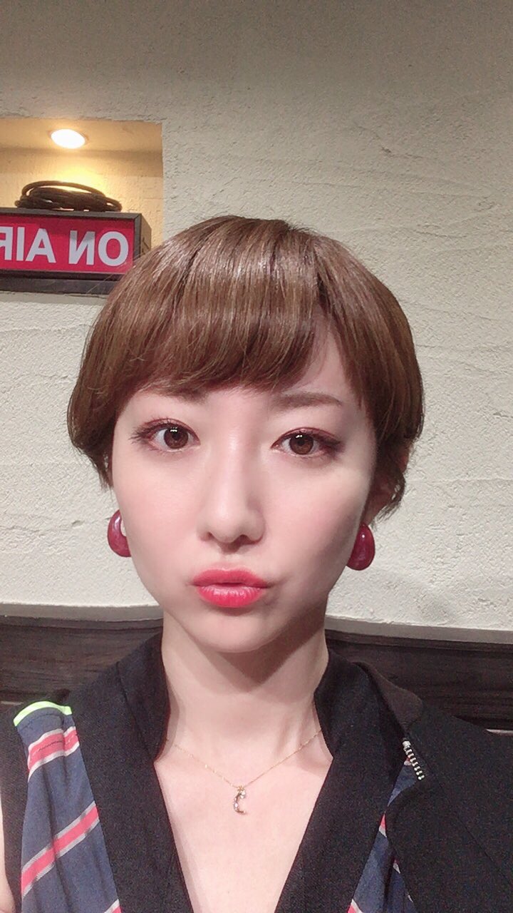 Moumoon Yuka 髪切った 今夜も楽しく満月お祝いしましょ Moumoon Fullmoon Live 満月 ショートヘア Moumoon Yuka 髪切った 今夜も楽しく満月お祝いしましょ Moumoon Fullmoon Live 満月 ショートヘア