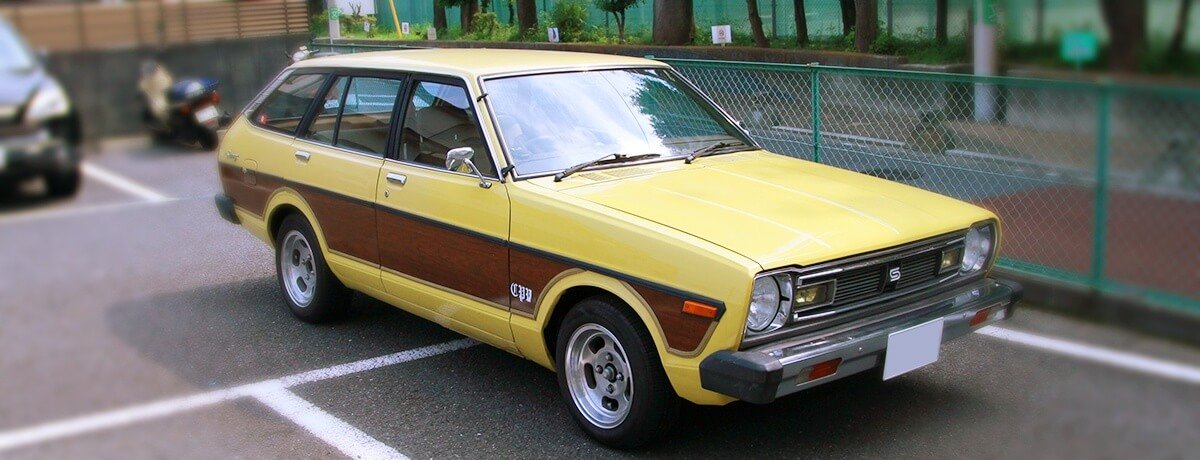 懐かしい昭和時代 家具調電化製品 テレビ エアコン ファンヒーター 全て木目 のプリントが施されてた あれは昔の家の壁は土壁か板張りだったから それに合わせてたみたい 木目のラインが入った車もあったわ あれはなんだったのかしら 自然回帰