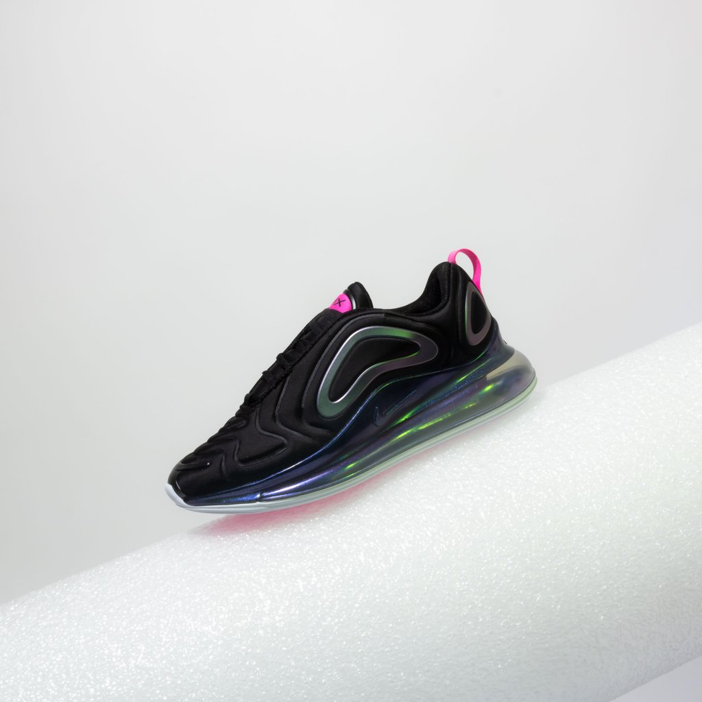 División derrota Prestado FOOTDISTRICT on Twitter: "Black Laser Fuchsia. Say no more. @Nike WMNS Air  Max 720 Special Edition in up to size 44.5 is online &amp; in stores now.  You see that hot air??