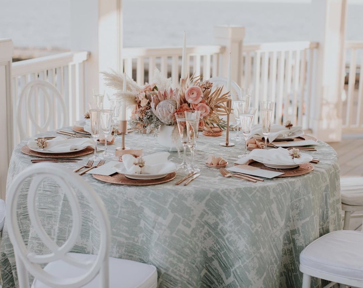 We’re ready for summertime soirées, are you? 😍 Plan the perfect warm weather fête with Peak Event Services ☀️ From dreamy tabletop décor to custom tents, PEAK has everything you need to impress guests and soak up summer in style. 🌊✨ #nwf19 #ackwinefest