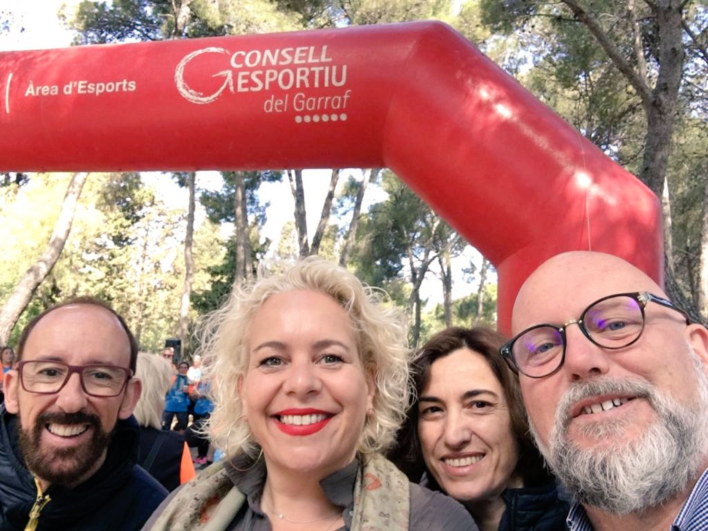 JuntsperSitges's tweet photo. Malgrat la pluja, avui hem pogut aprofitar el dia. "Matí de bones energies", com ha dit la @monicagallardo a la cursa PKU #Correperells i migdia amb bon humor, una mica mullats però entre amics, al dinar de Primavera del @CasinoPrado https://t.co/K9AMS3sNcV