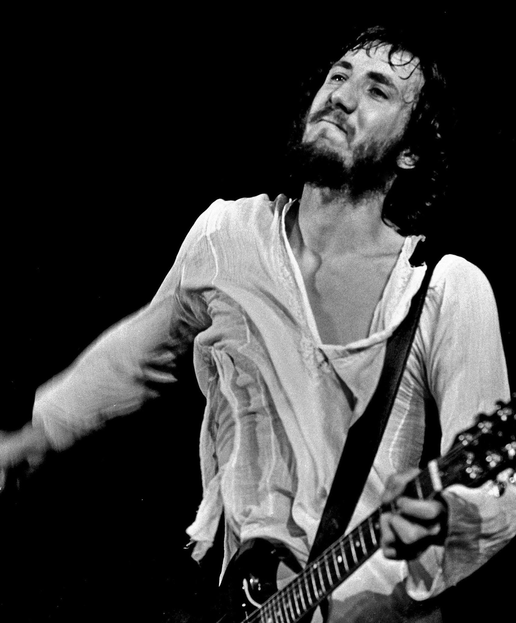 Happy Birthday to Pete Townshend, an true guitar legend. 