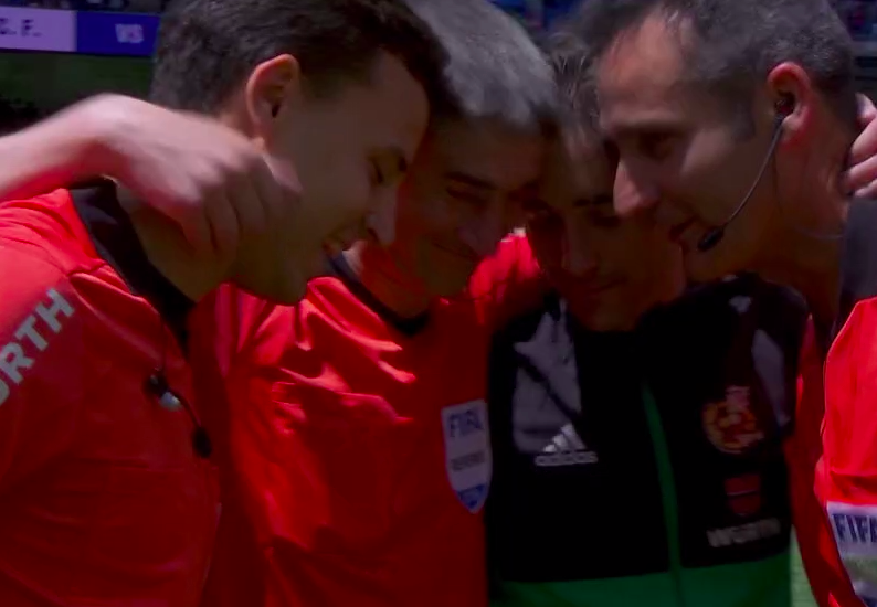 👏El árbitro UNDIANO MALLENCO SE DESPIDE del ARBITRAJE en #LaLiga EMOCIONADO tras el pitido final del Real Madrid 0-2 Betis.