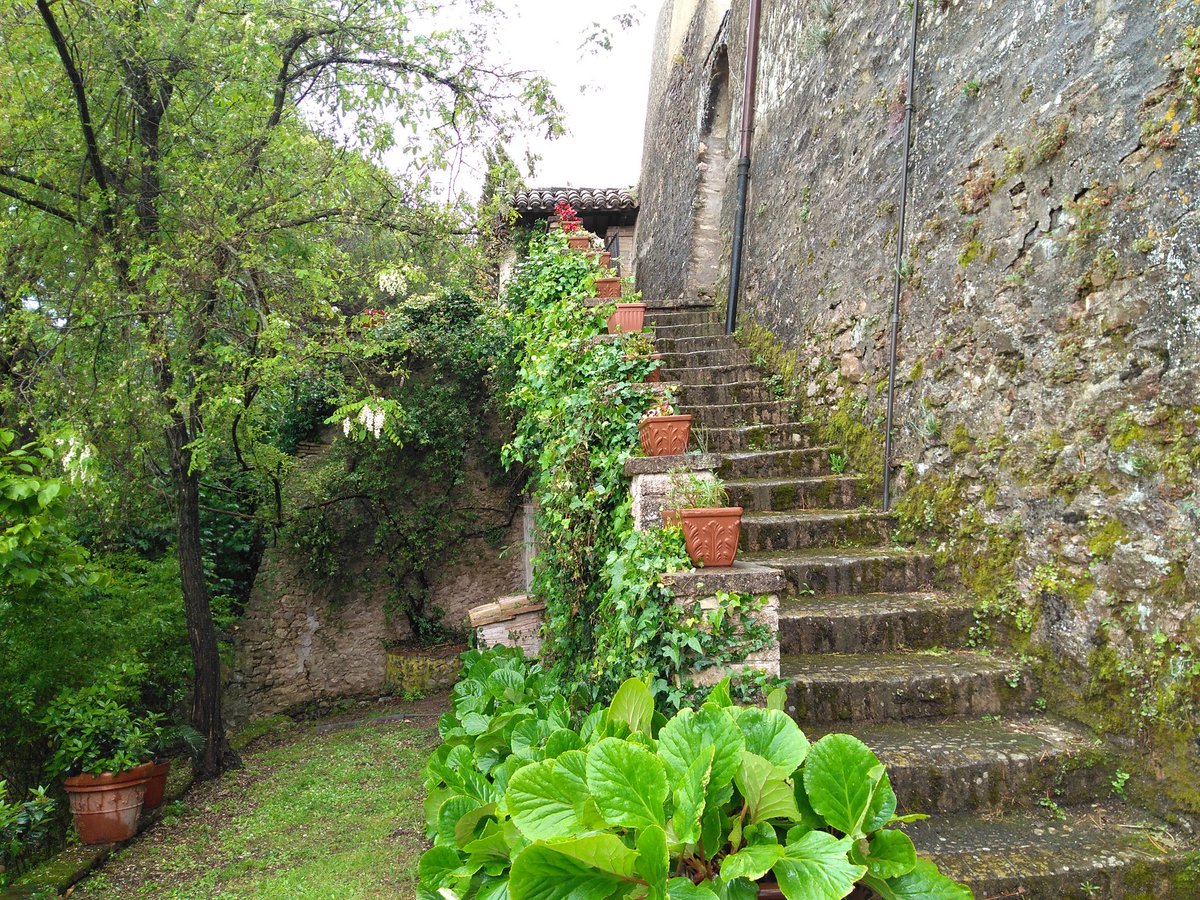 Inspiration #amwriting #flashfictionretreat in Italy with <a href="/kathyfish/">Kathy Driskell</a> and <a href="/nancystohlman/">@nancystohlman</a>