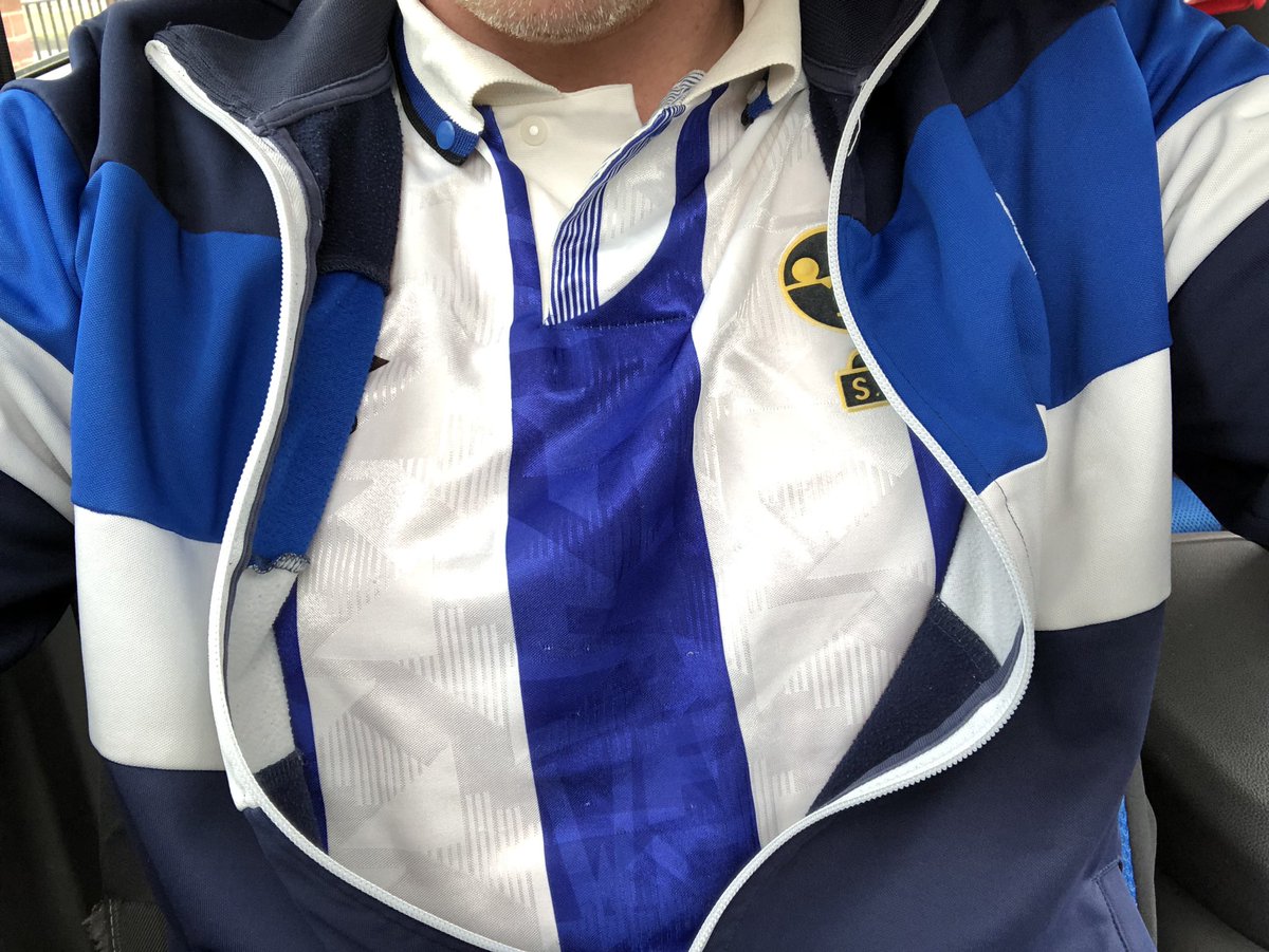 Maplo16's tweet photo. Taking it back even further today, all the way back to 91 #swfc #OriginalKit #RetroWeekend https://t.co/fFx2PZkH2W