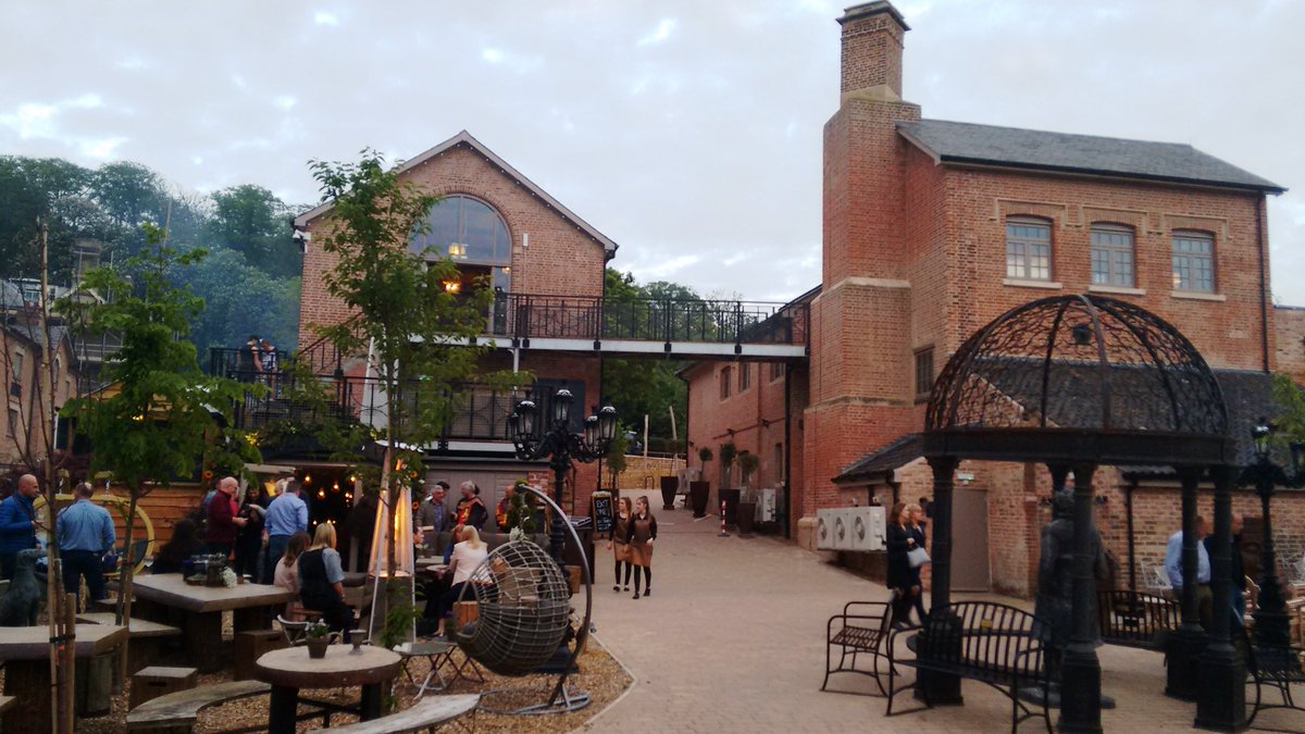 Brentingbyfarm's tweet photo. Lovely evening at the Opening of the #BalloonBar at @EngineYardBC drinking @brentingby as guest of @MidgleyBruce #gin https://t.co/MWvNLUC5cK