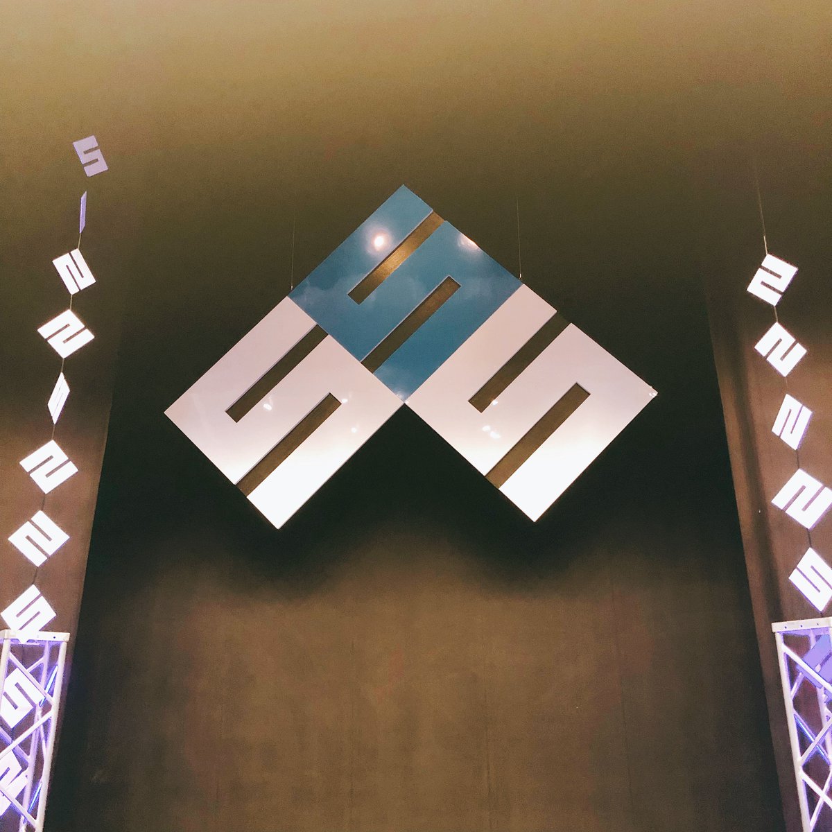 mc_moriya's tweet image. 本日は、大津でSTUDIO ALPHAの発表会「Shiga Street Salon」のMCでした。
みんなめっちゃ頑張ってました。輝いてました。素晴らしい！
そして何より戦友KO-TAと仕事できたのが嬉しかった！
感謝！！

#スタジオアルファ #studioalpha #shigastreetsalon