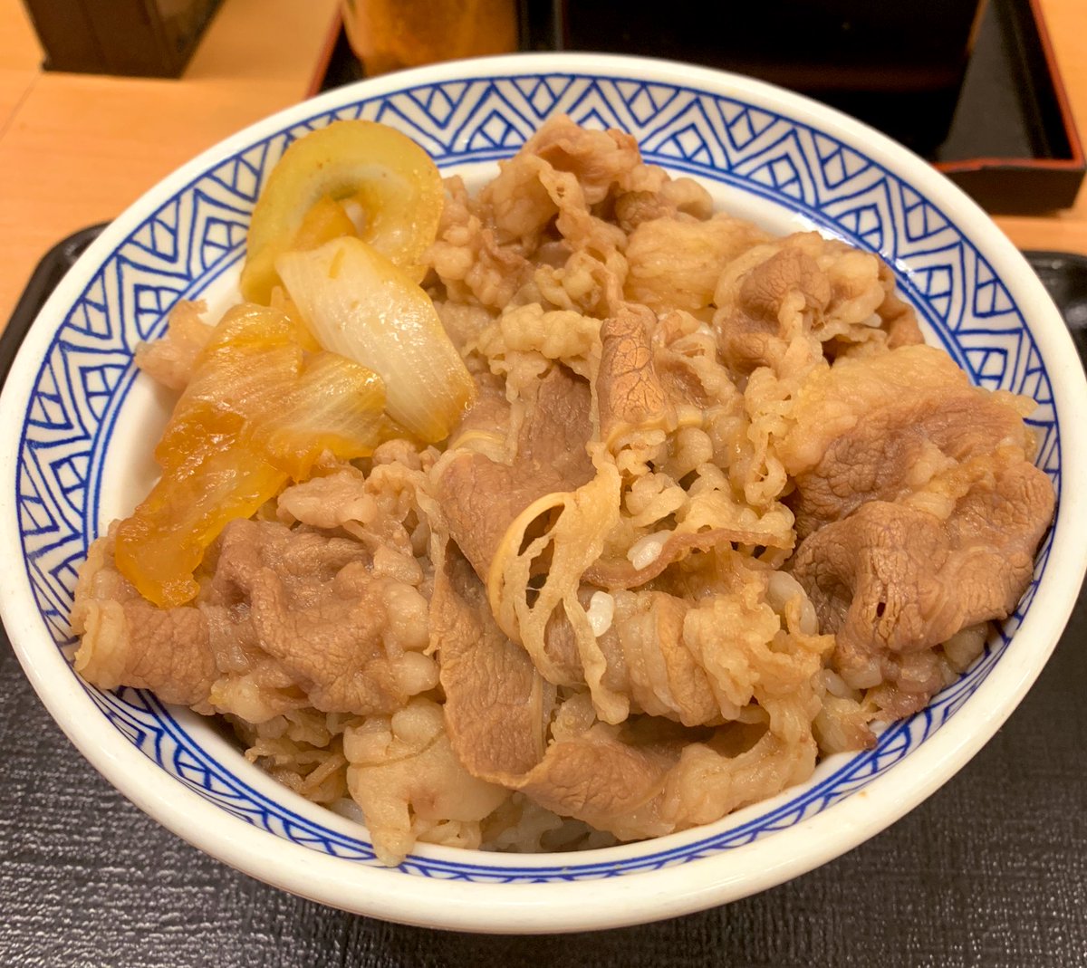 寺本 勲 En Twitter 銀座で超贅沢 牛丼頭の大盛り 銀座 吉野家 頭の大盛り ワンコイン